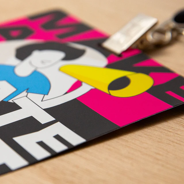 Paper custom event badge with single notch and double-sided print