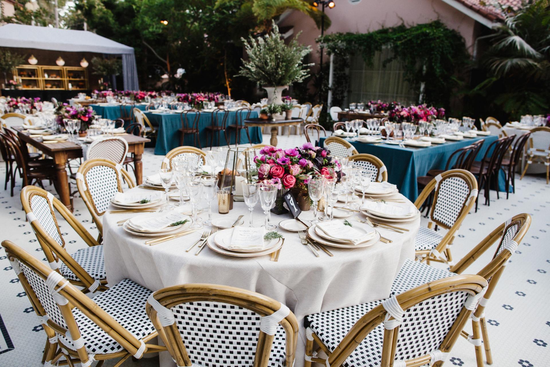 Knitted blankets and woven basket centerpieces